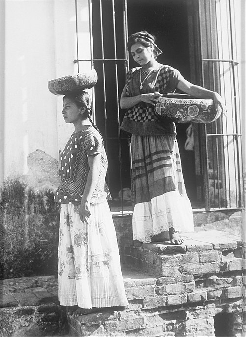 Tina_Modotti_-_Two_Women_from_Tehuantepec_with_jicalpextle_-_Google_Art_Project.jpg